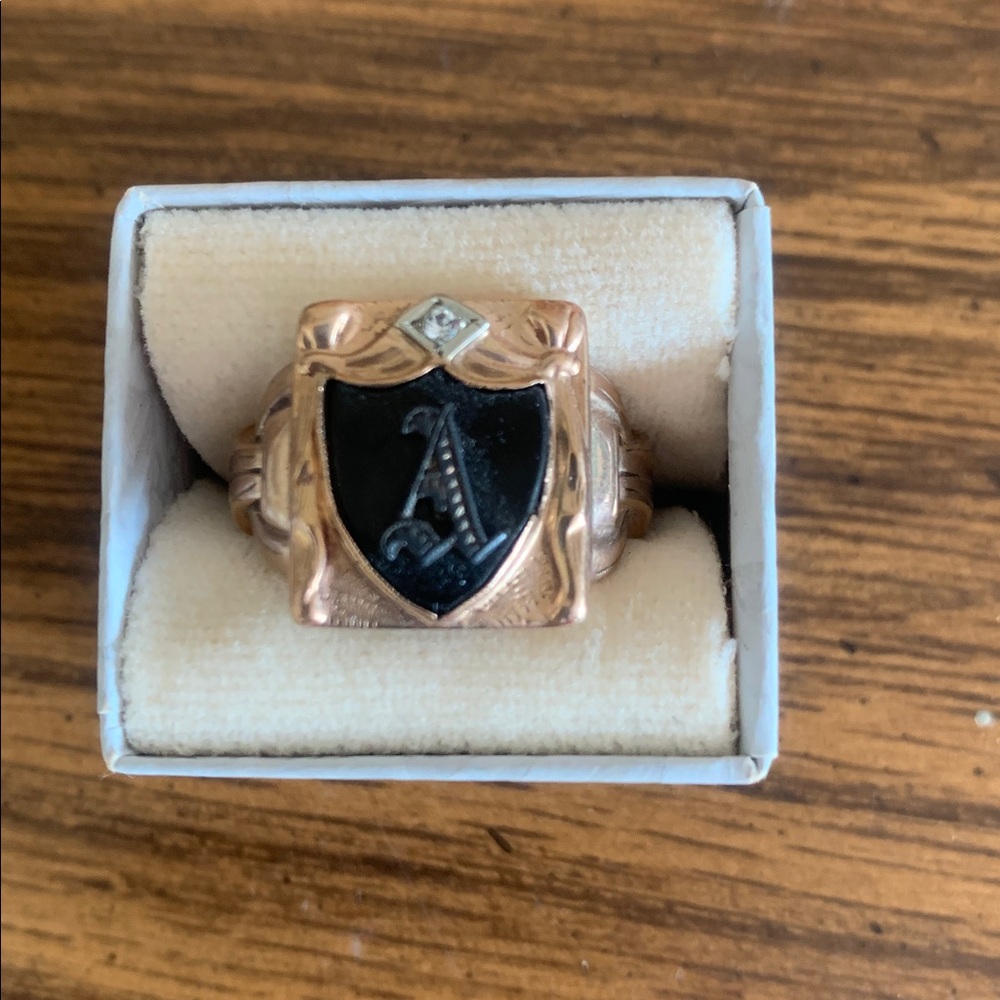 Gold and Black Shield signet A vintage 10kt Ring 417